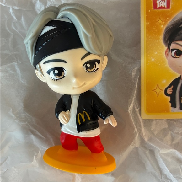 NWT Tiny Tan figure of V from BTS Happy Meal toy in original packaging - Picture 2 of 5
